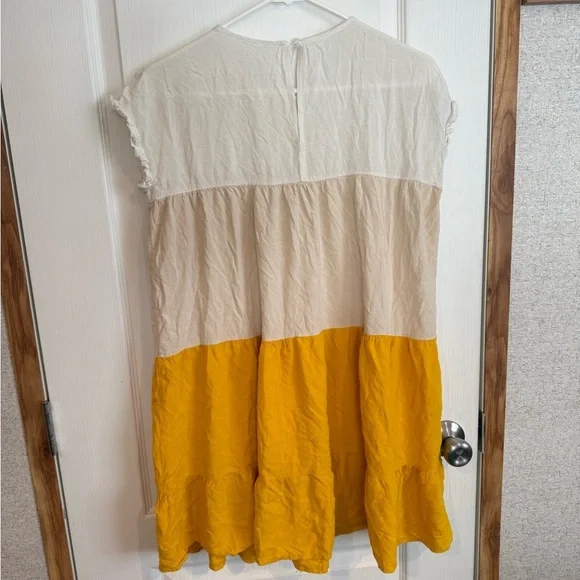 Color Block Tiered Dress - Picture 2 of 5